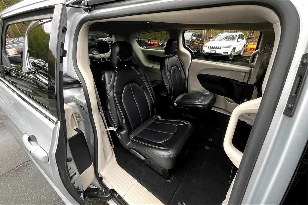 2023 Chrysler Pacifica Touring L - Photo 16