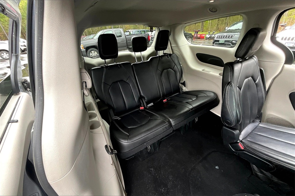 2023 Chrysler Pacifica Touring L - Photo 17
