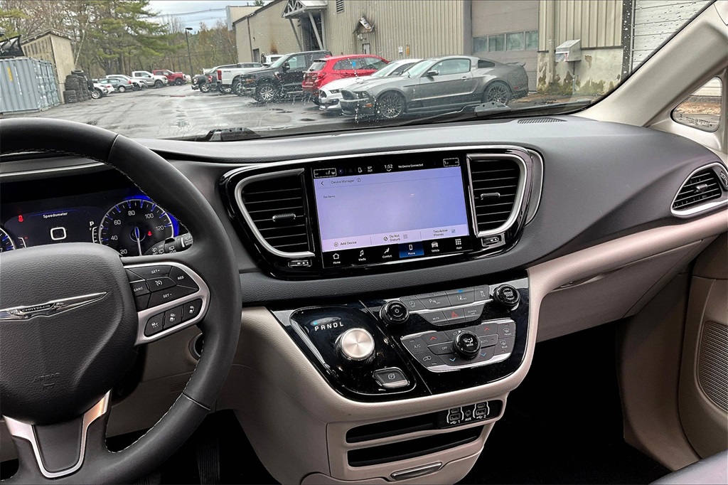 2023 Chrysler Pacifica Touring L - Photo 19