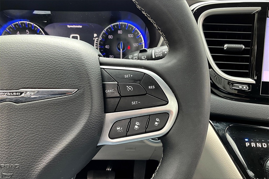 2023 Chrysler Pacifica Touring L - Photo 24