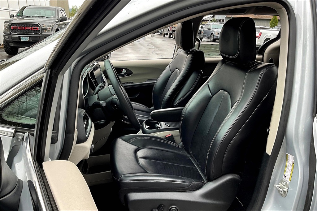 2023 Chrysler Pacifica Touring L - Photo 10