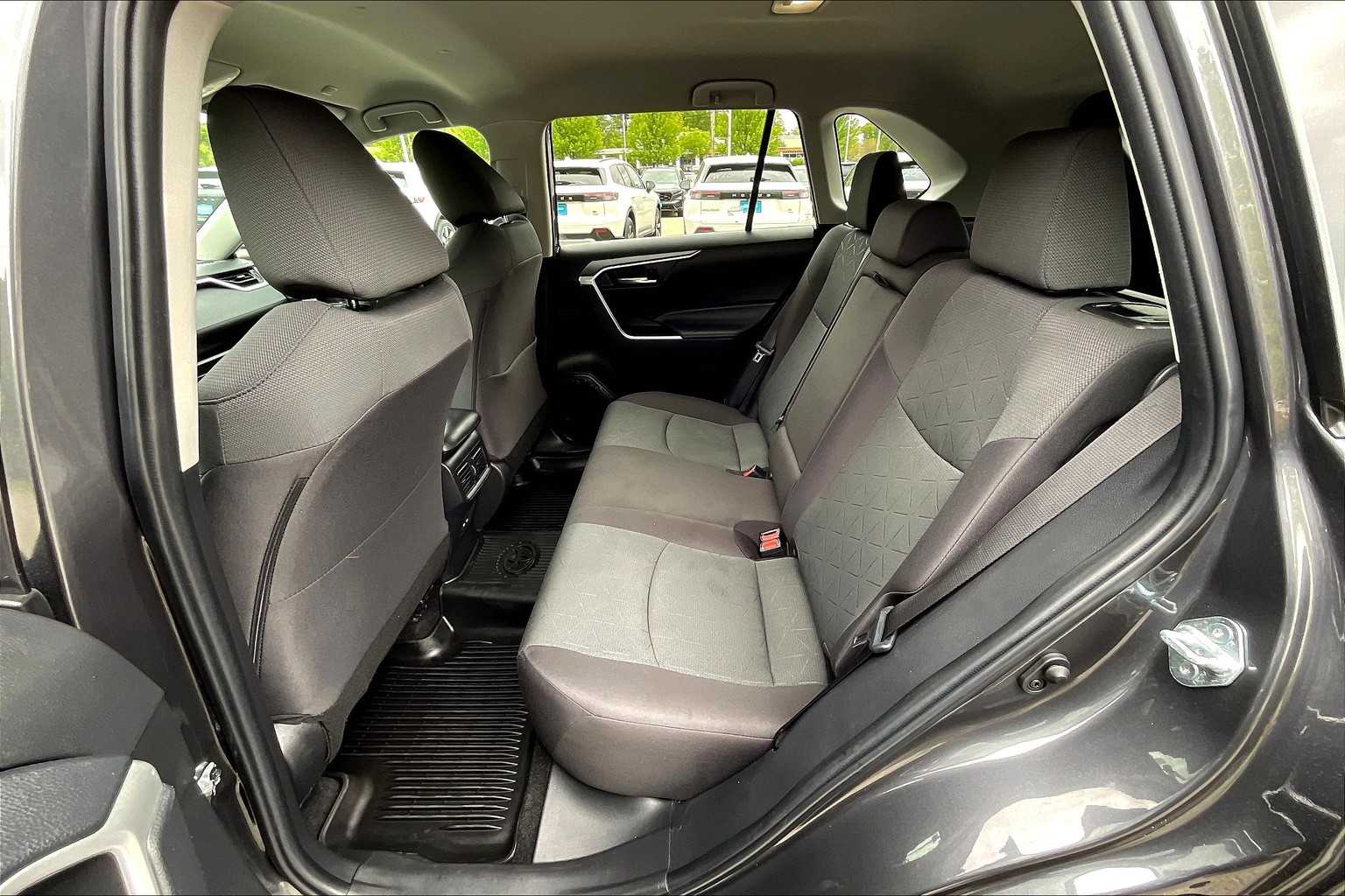 2024 Toyota RAV4 XLE - Photo 15