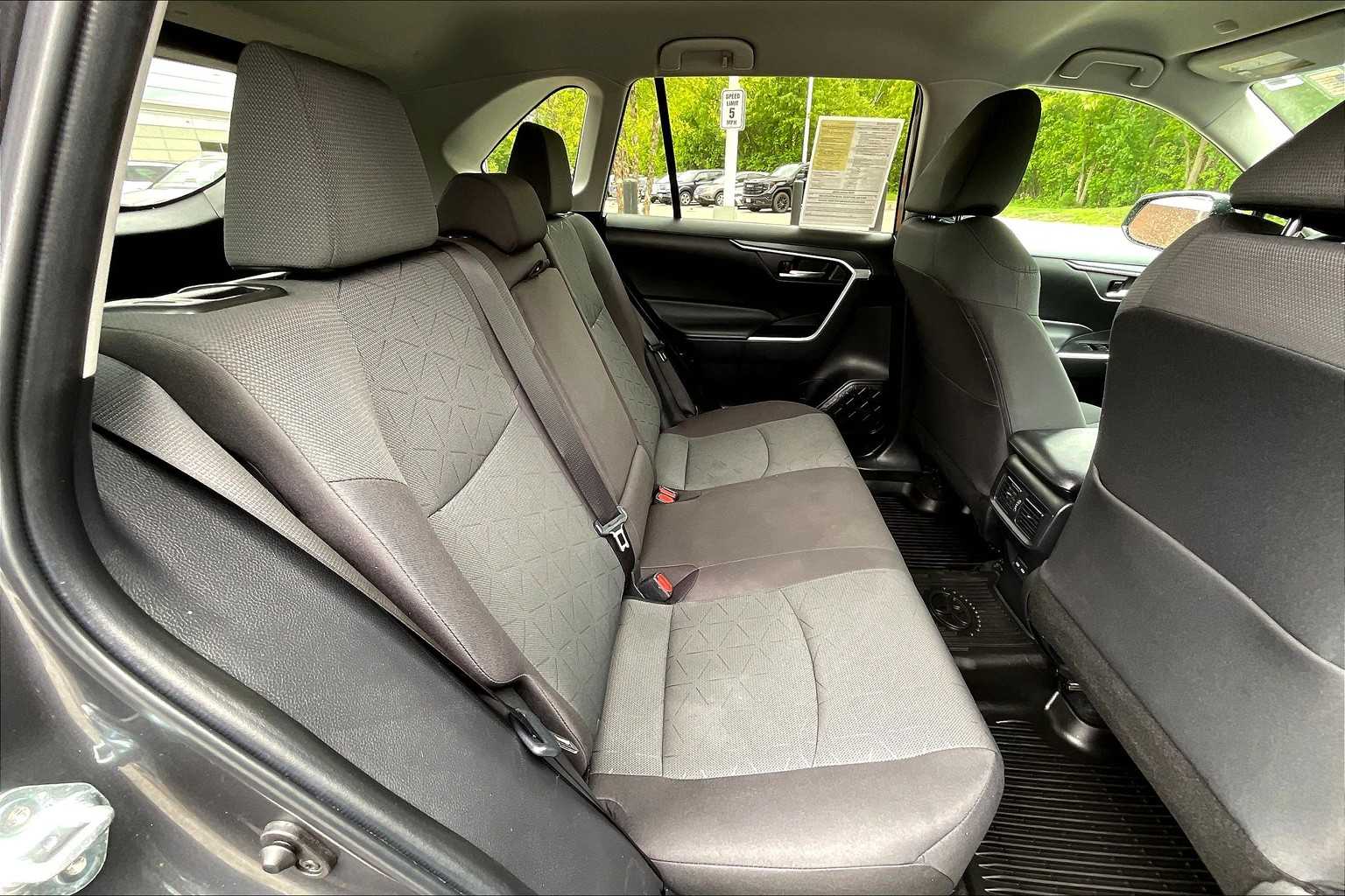 2024 Toyota RAV4 XLE - Photo 16