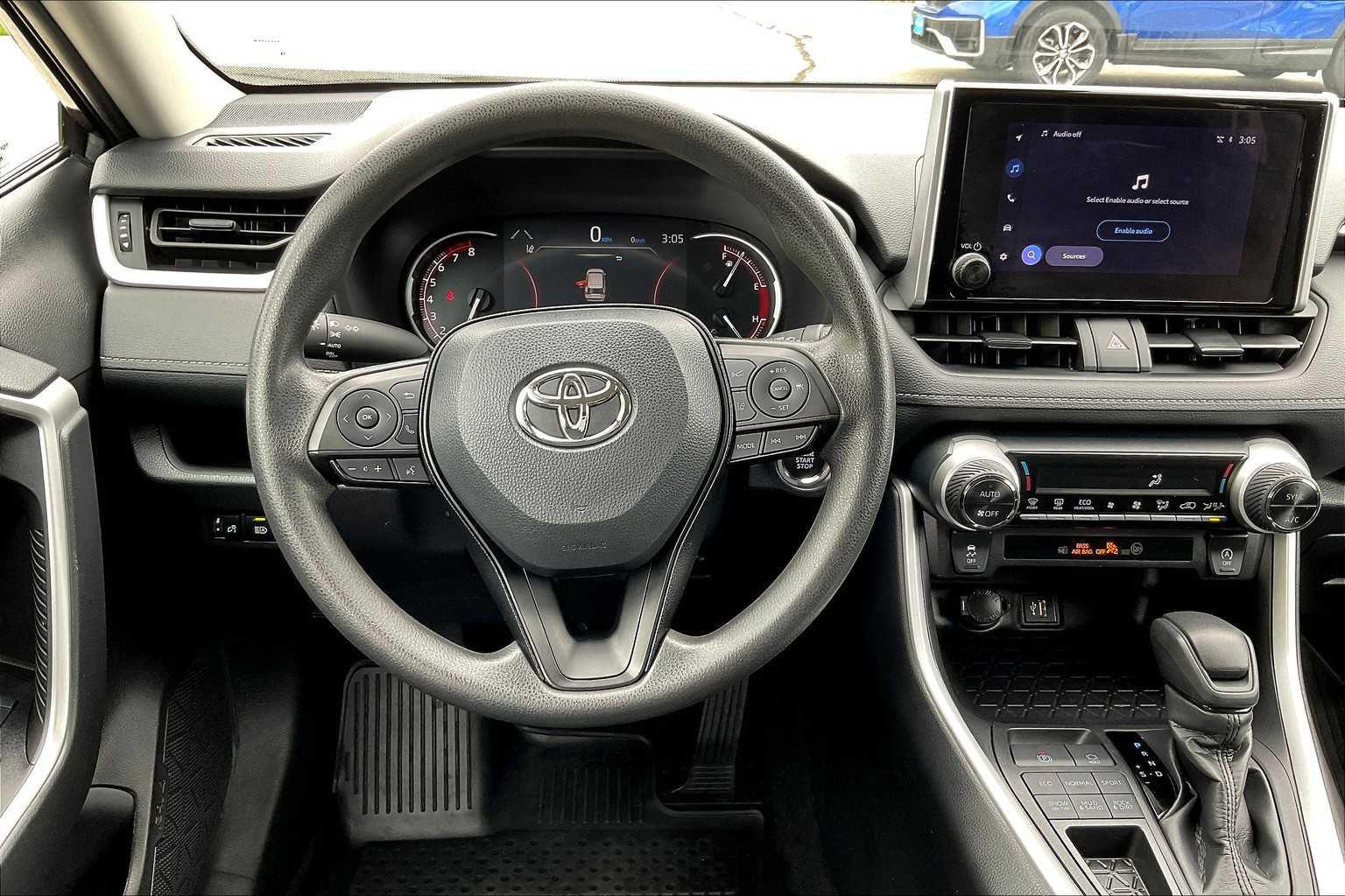 2024 Toyota RAV4 XLE - Photo 17