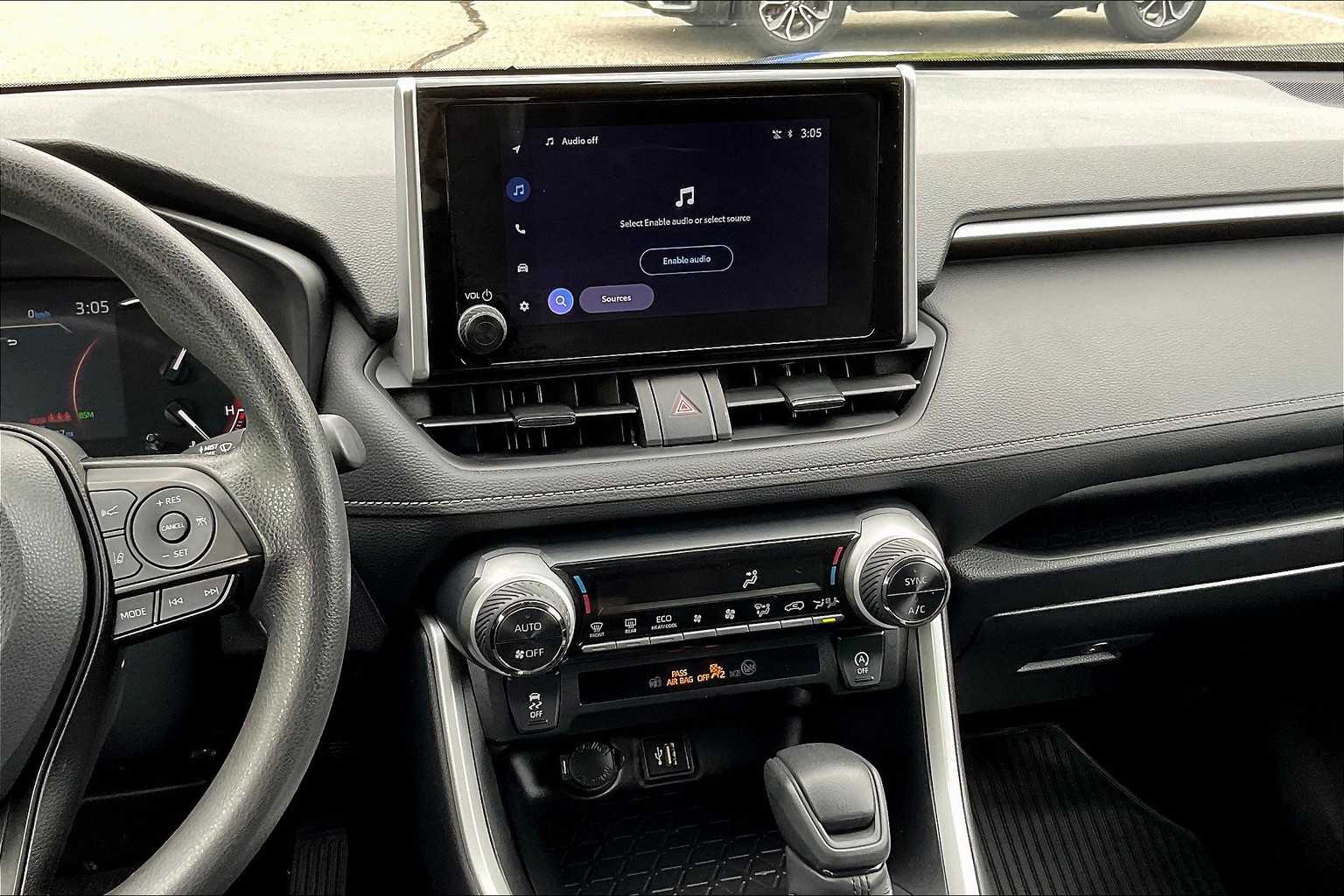 2024 Toyota RAV4 XLE - Photo 18