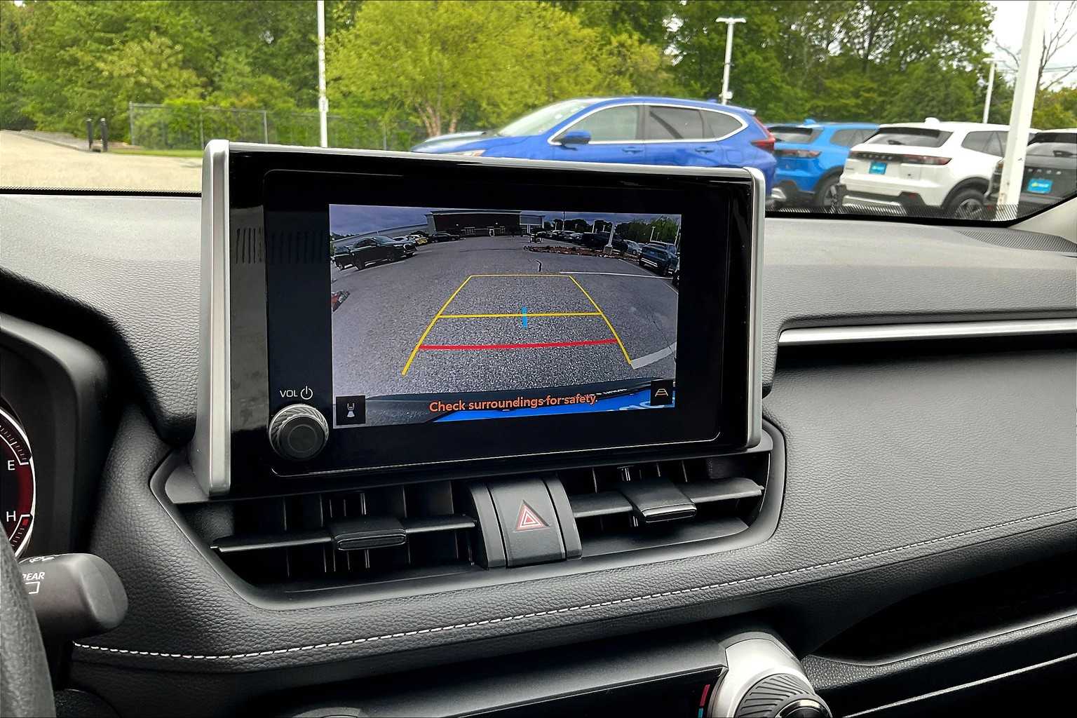 2024 Toyota RAV4 XLE - Photo 19