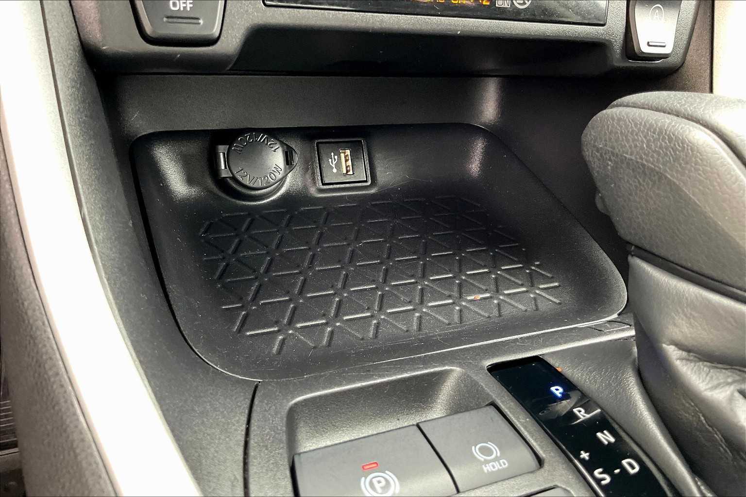 2024 Toyota RAV4 XLE - Photo 25