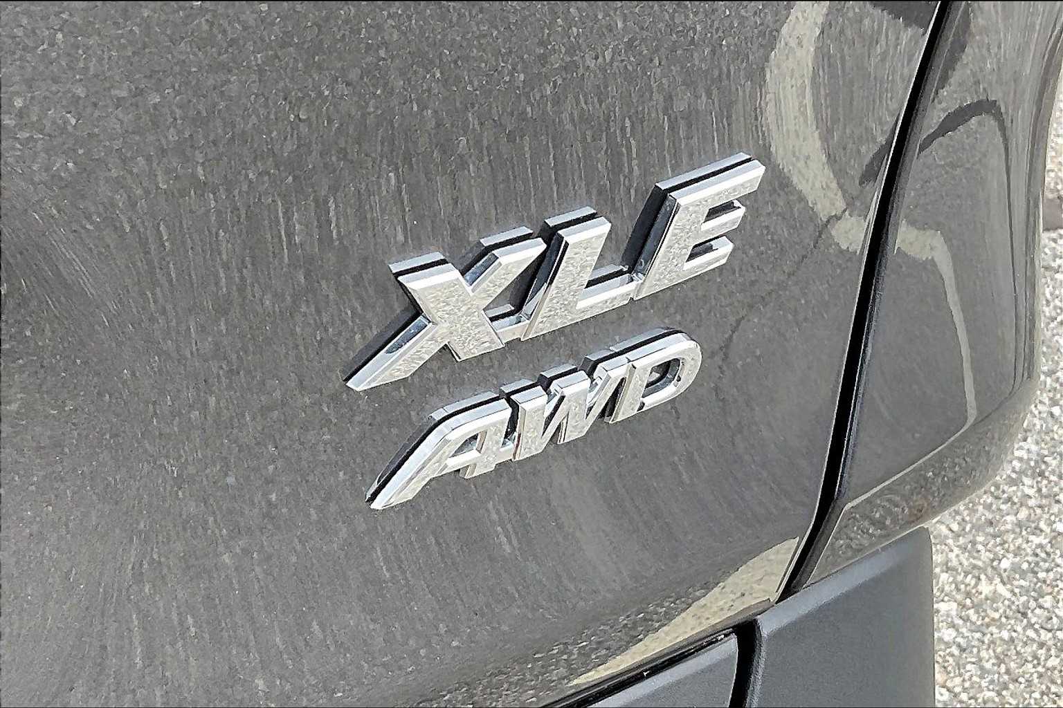 2024 Toyota RAV4 XLE - Photo 27