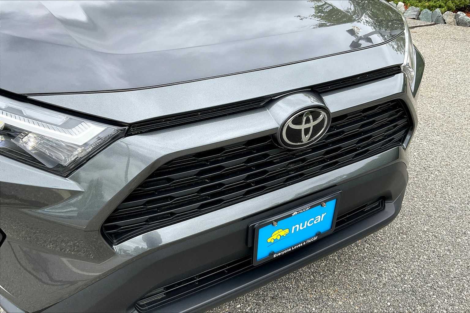 2024 Toyota RAV4 XLE - Photo 29