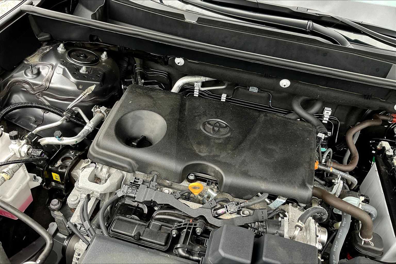 2024 Toyota RAV4 XLE - Photo 32