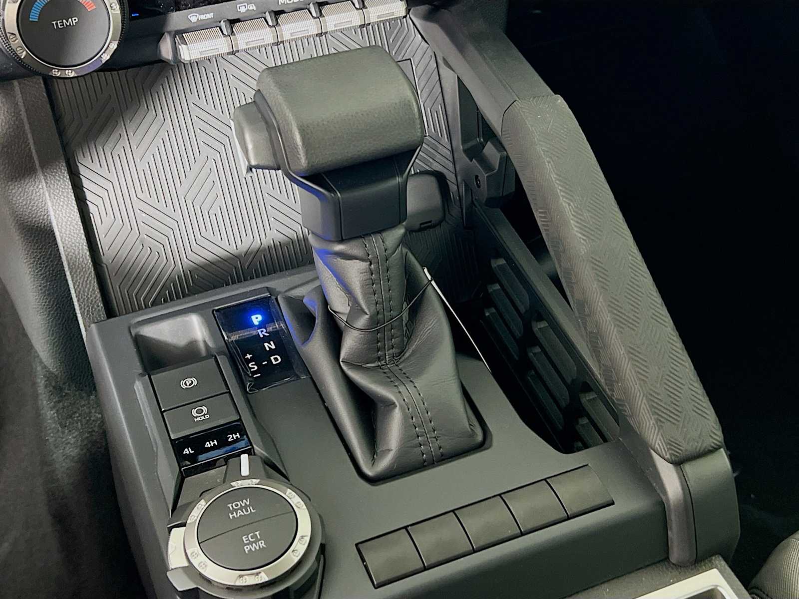 2025 Toyota Tacoma SR5 - Photo 11