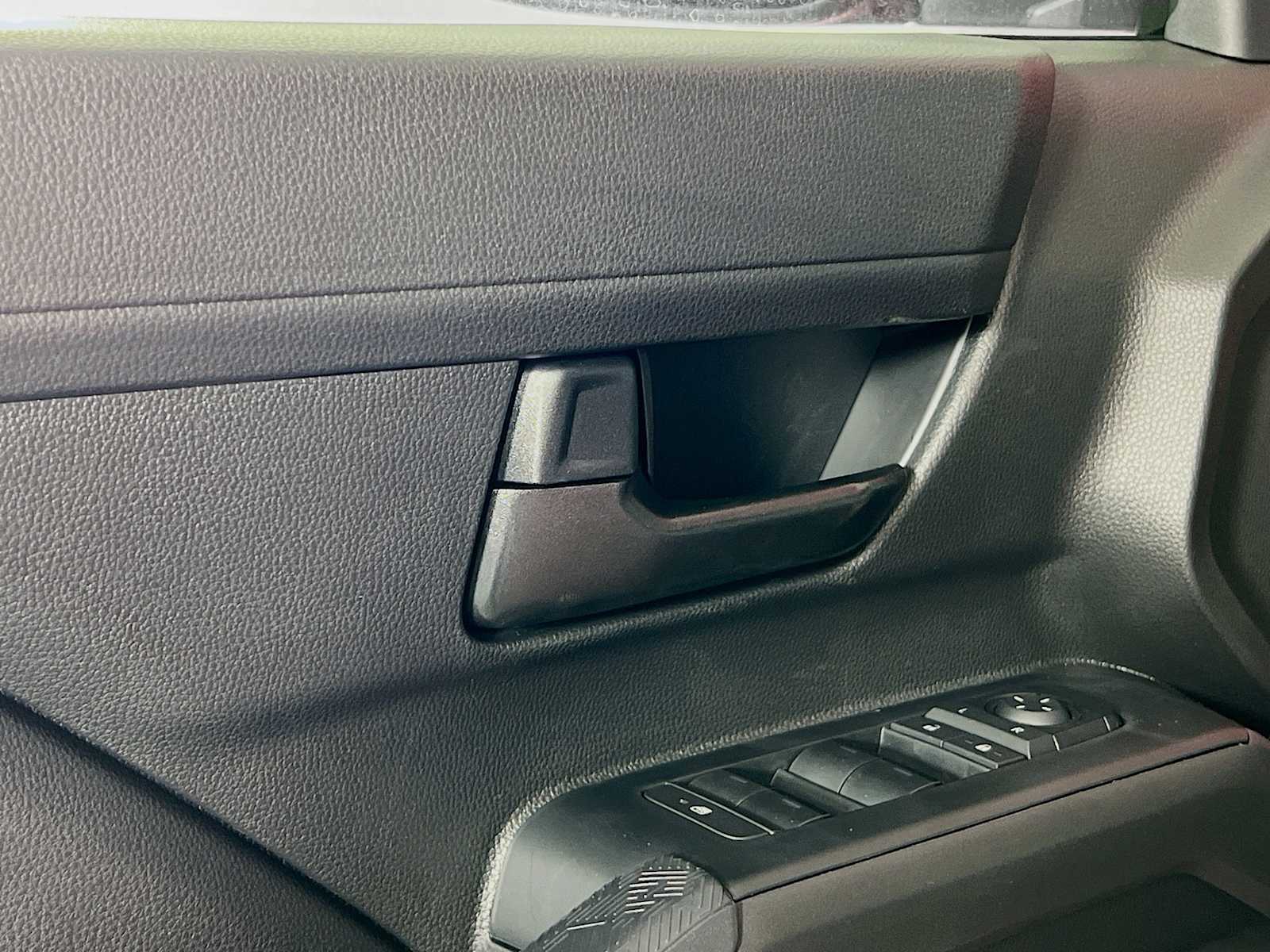 2025 Toyota Tacoma SR5 - Photo 15
