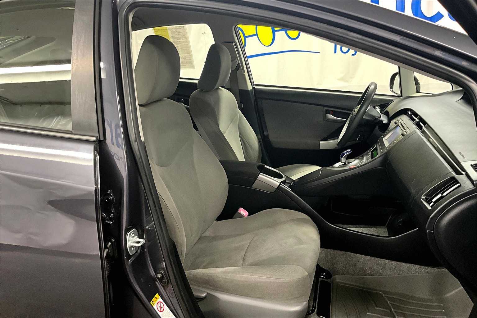 2013 Toyota Prius Two - Photo 11