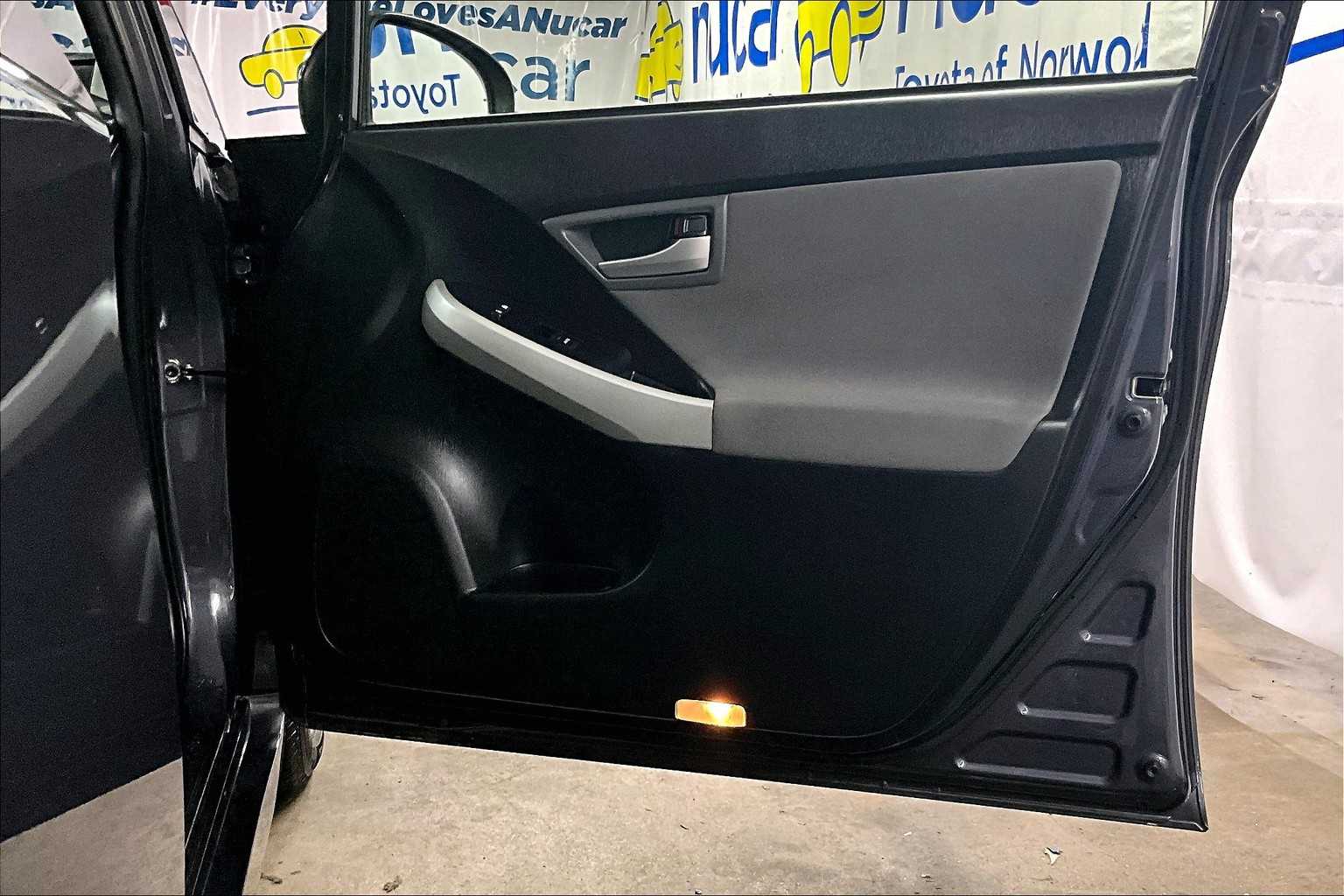 2013 Toyota Prius Two - Photo 12