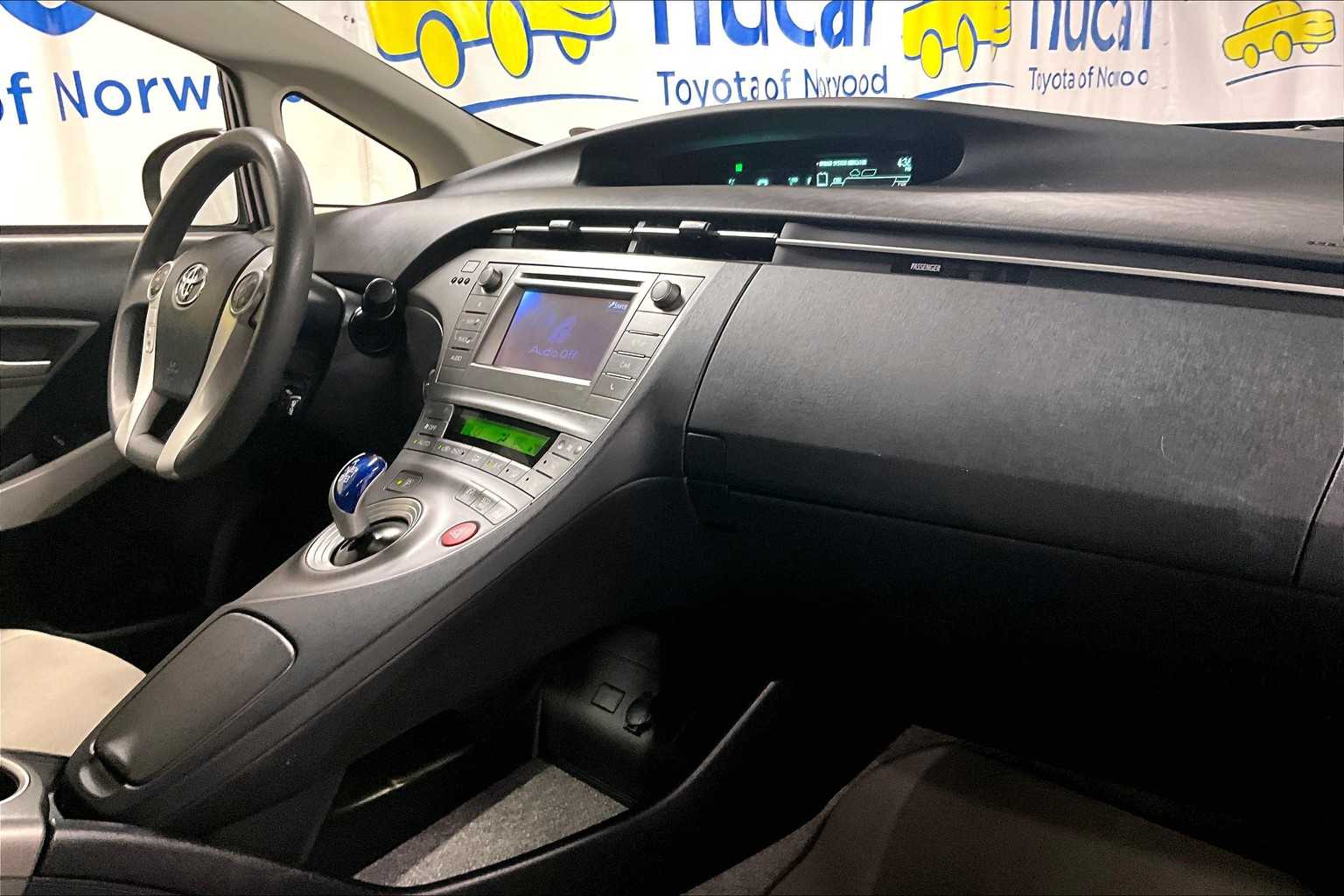 2013 Toyota Prius Two - Photo 14