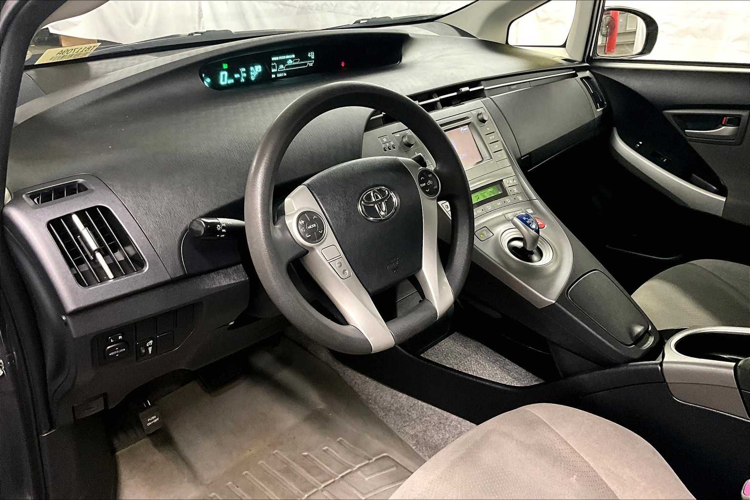 2013 Toyota Prius Two - Photo 8