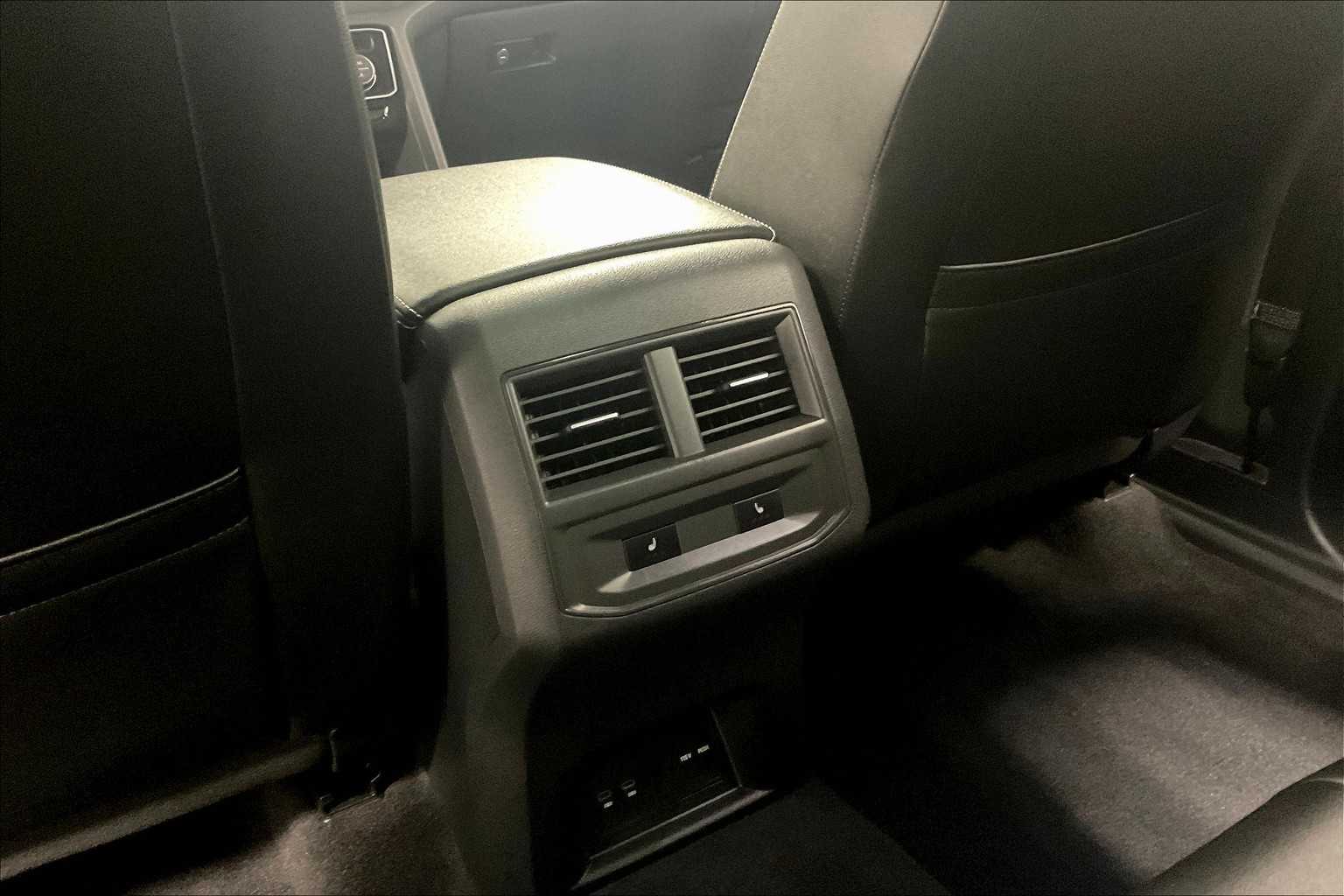 2021 Volkswagen Atlas Cross Sport 3.6L V6 SEL Premium R-Line - Photo 29