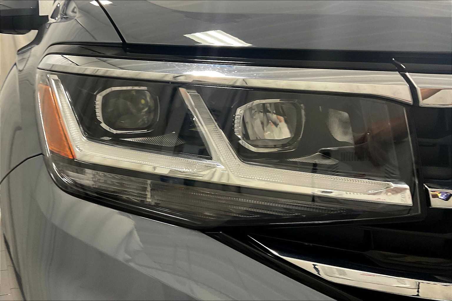 2021 Volkswagen Atlas Cross Sport 3.6L V6 SEL Premium R-Line - Photo 34