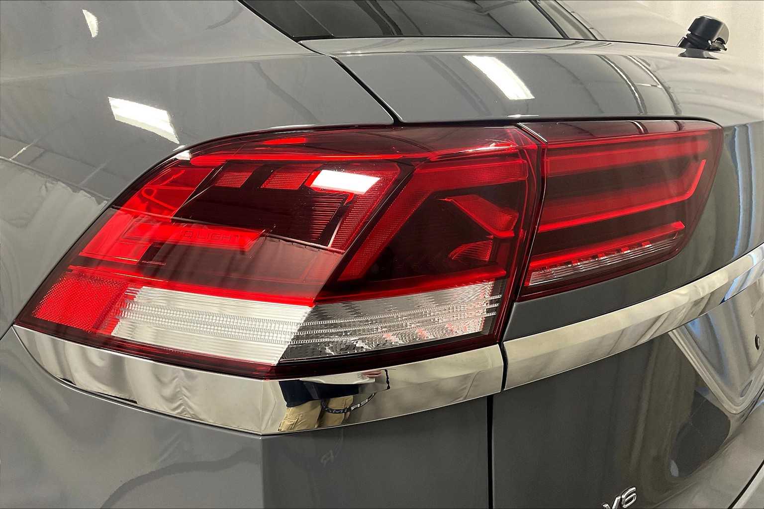 2021 Volkswagen Atlas Cross Sport 3.6L V6 SEL Premium R-Line - Photo 35