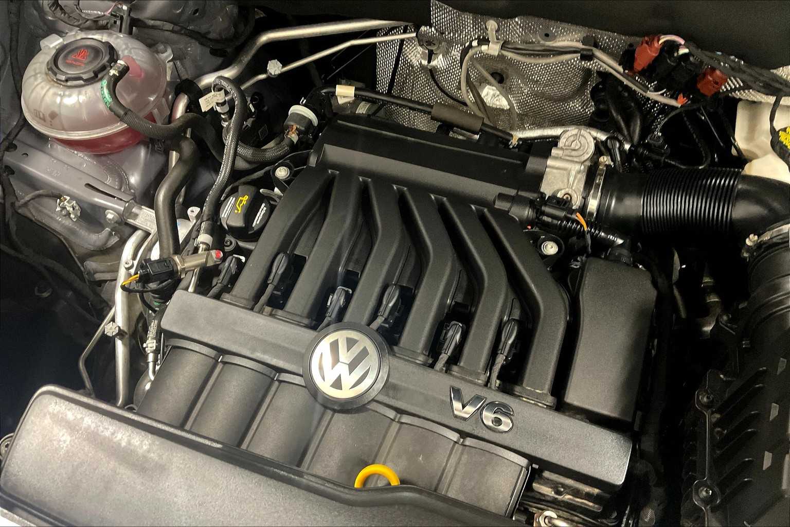 2021 Volkswagen Atlas Cross Sport 3.6L V6 SEL Premium R-Line - Photo 36