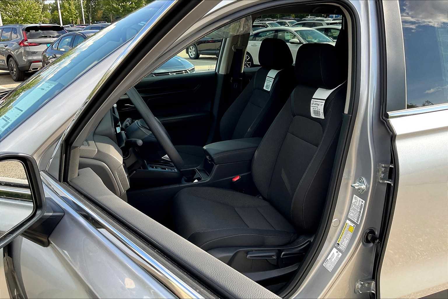 2026 Honda CR-V LX - Photo 11