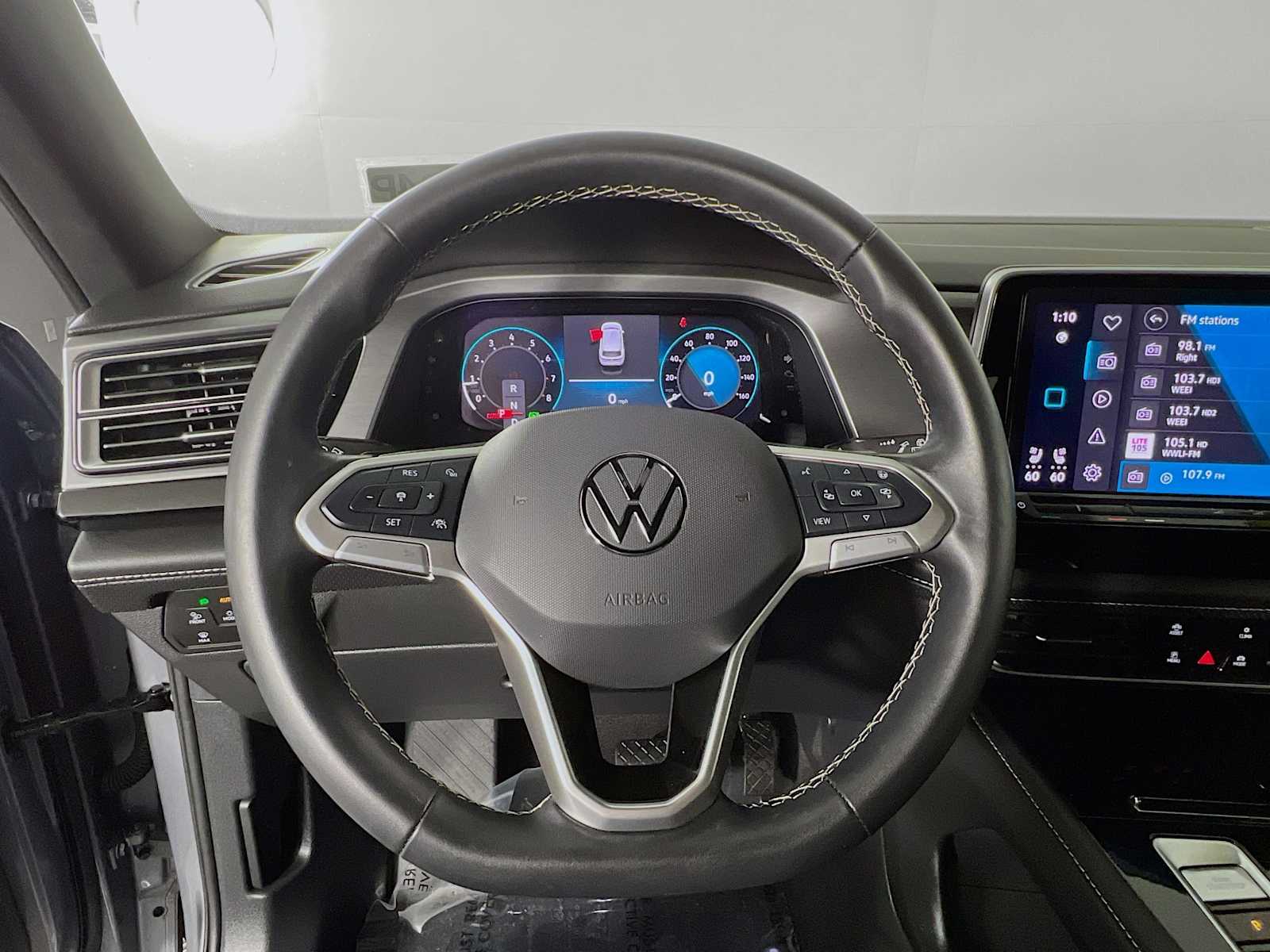 2024 Volkswagen Atlas Cross Sport 2.0T SE w/Technology - Photo 11
