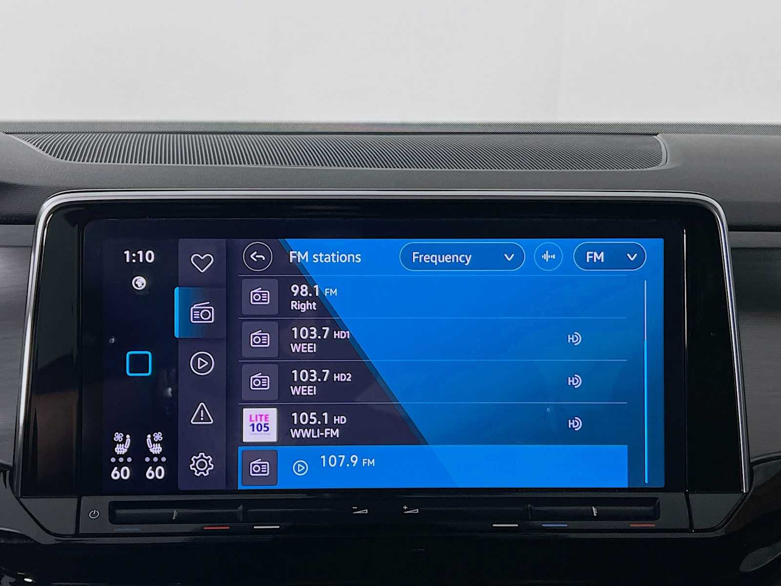 2024 Volkswagen Atlas Cross Sport 2.0T SE w/Technology - Photo 14