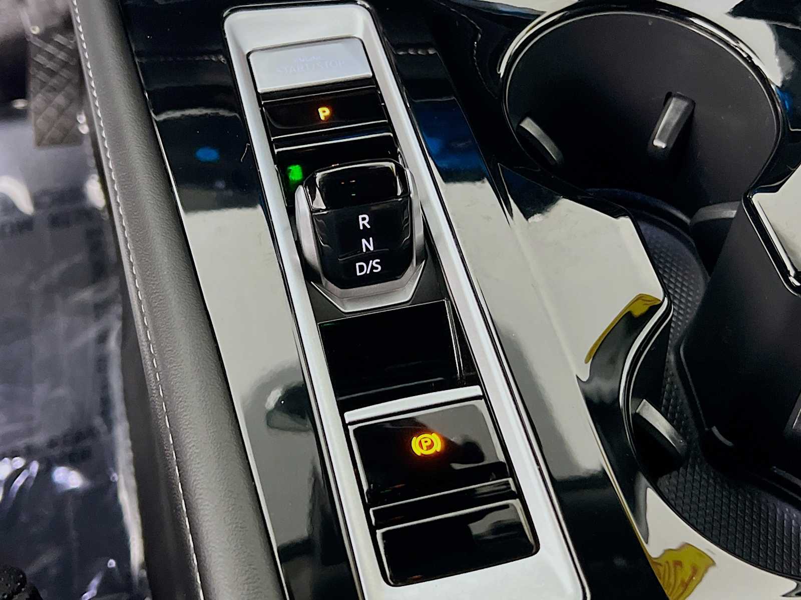 2024 Volkswagen Atlas Cross Sport 2.0T SE w/Technology - Photo 16