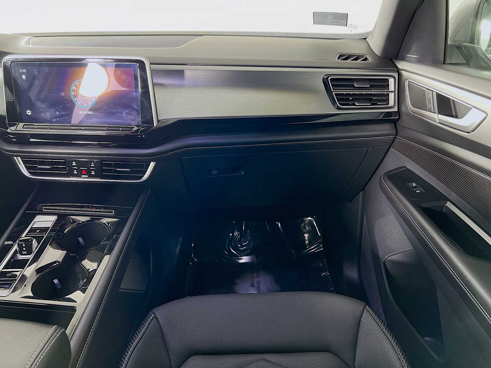 2024 Volkswagen Atlas Cross Sport 2.0T SE w/Technology - Photo 24