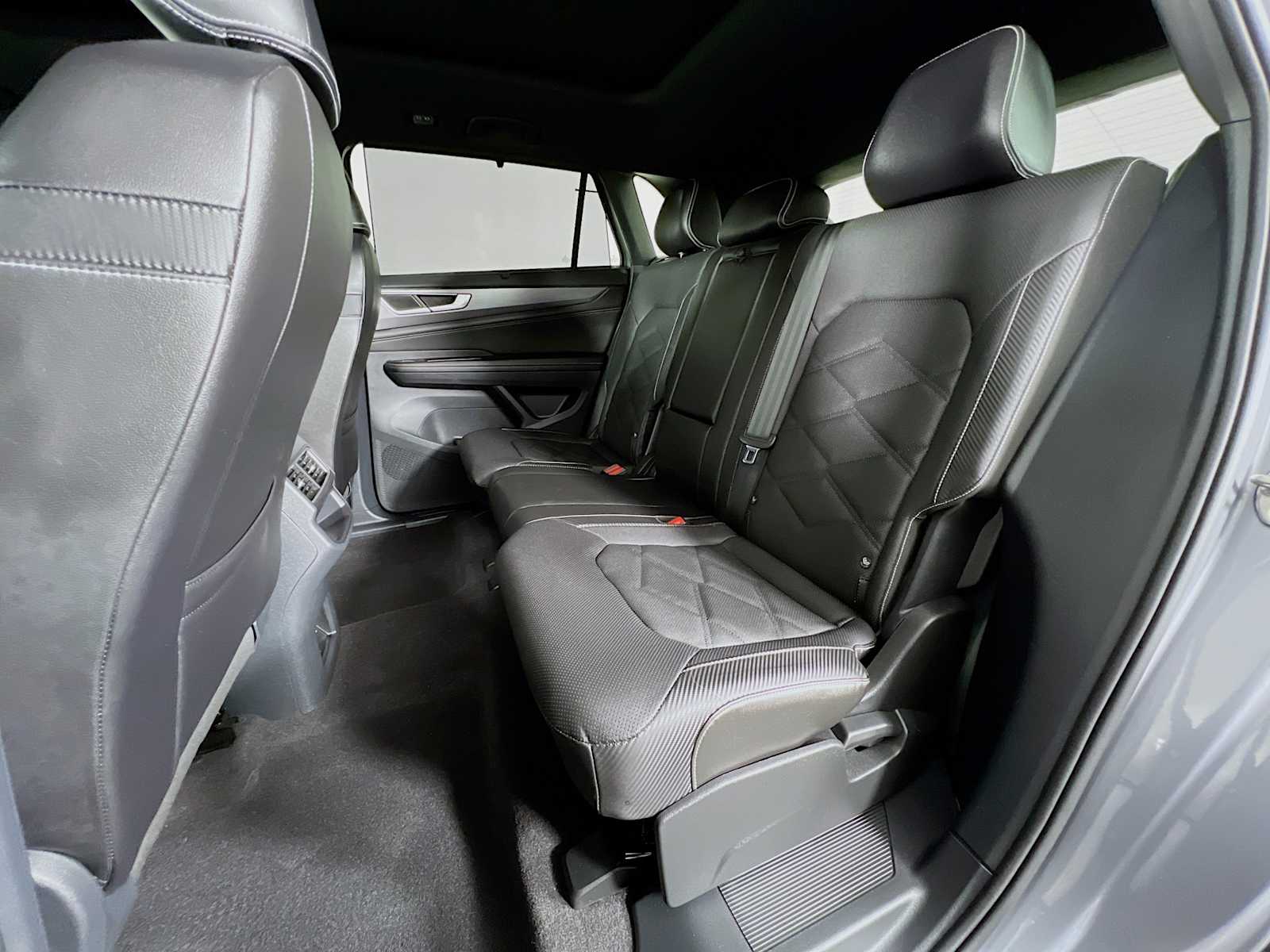2024 Volkswagen Atlas Cross Sport 2.0T SE w/Technology - Photo 25