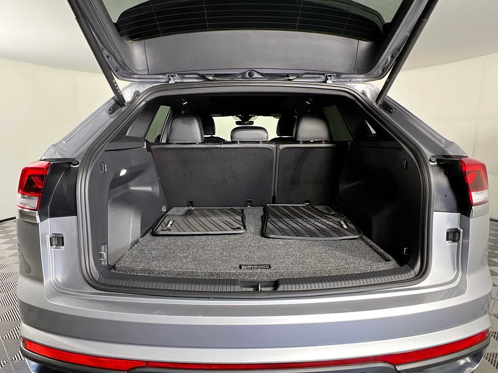 2024 Volkswagen Atlas Cross Sport 2.0T SE w/Technology - Photo 27