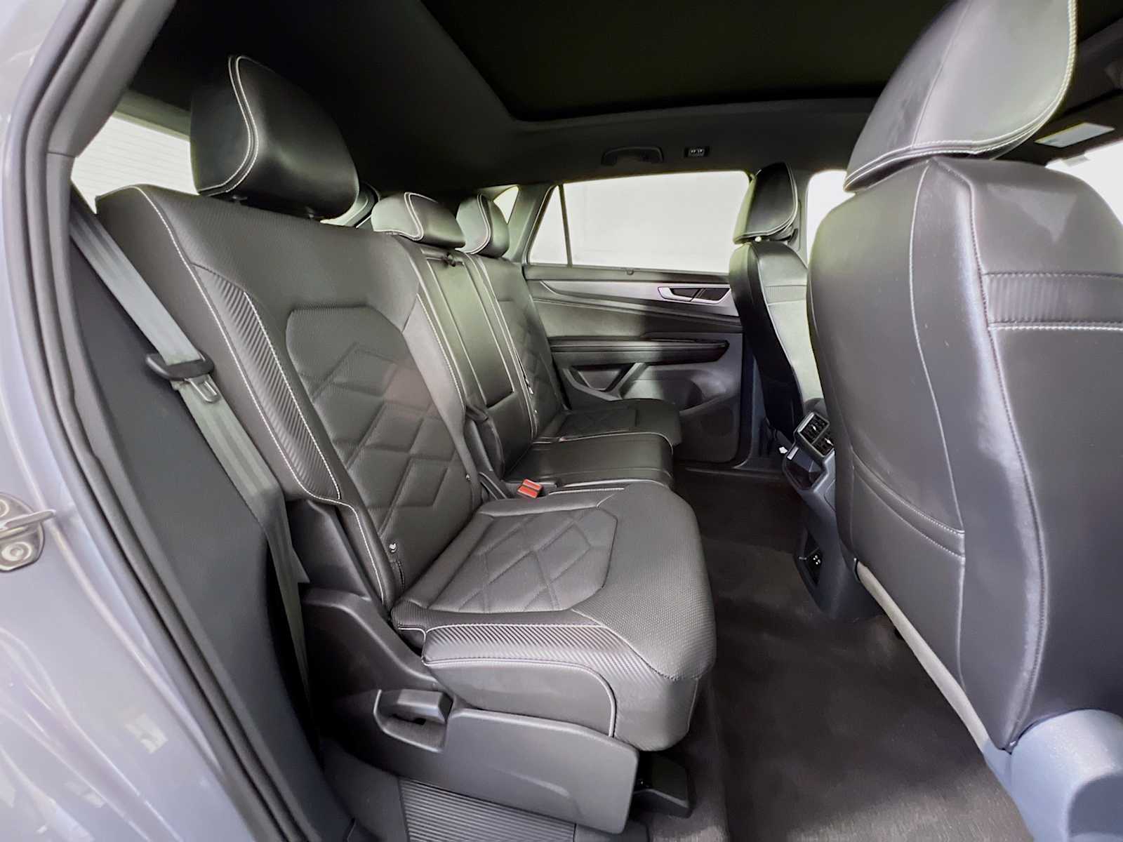 2024 Volkswagen Atlas Cross Sport 2.0T SE w/Technology - Photo 28