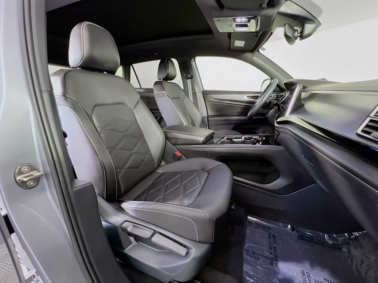 2024 Volkswagen Atlas Cross Sport 2.0T SE w/Technology - Photo 29