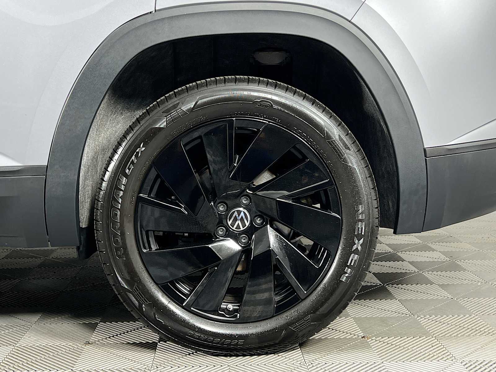 2024 Volkswagen Atlas Cross Sport 2.0T SE w/Technology - Photo 32