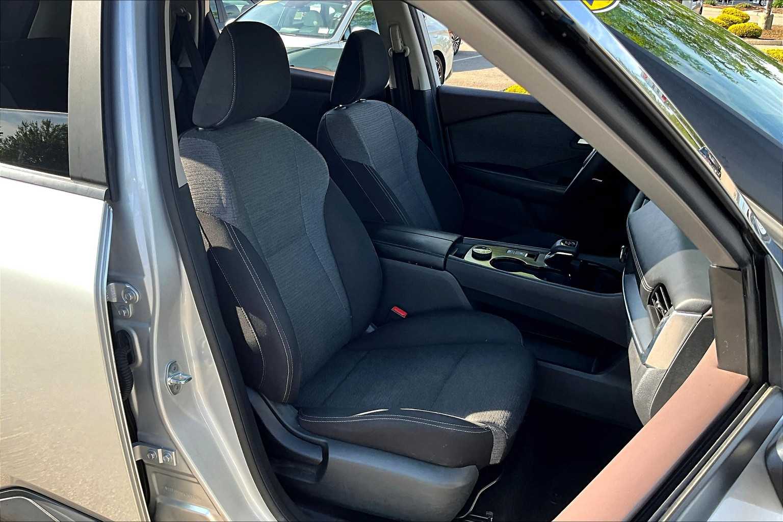 2023 Nissan Rogue SV - Photo 11