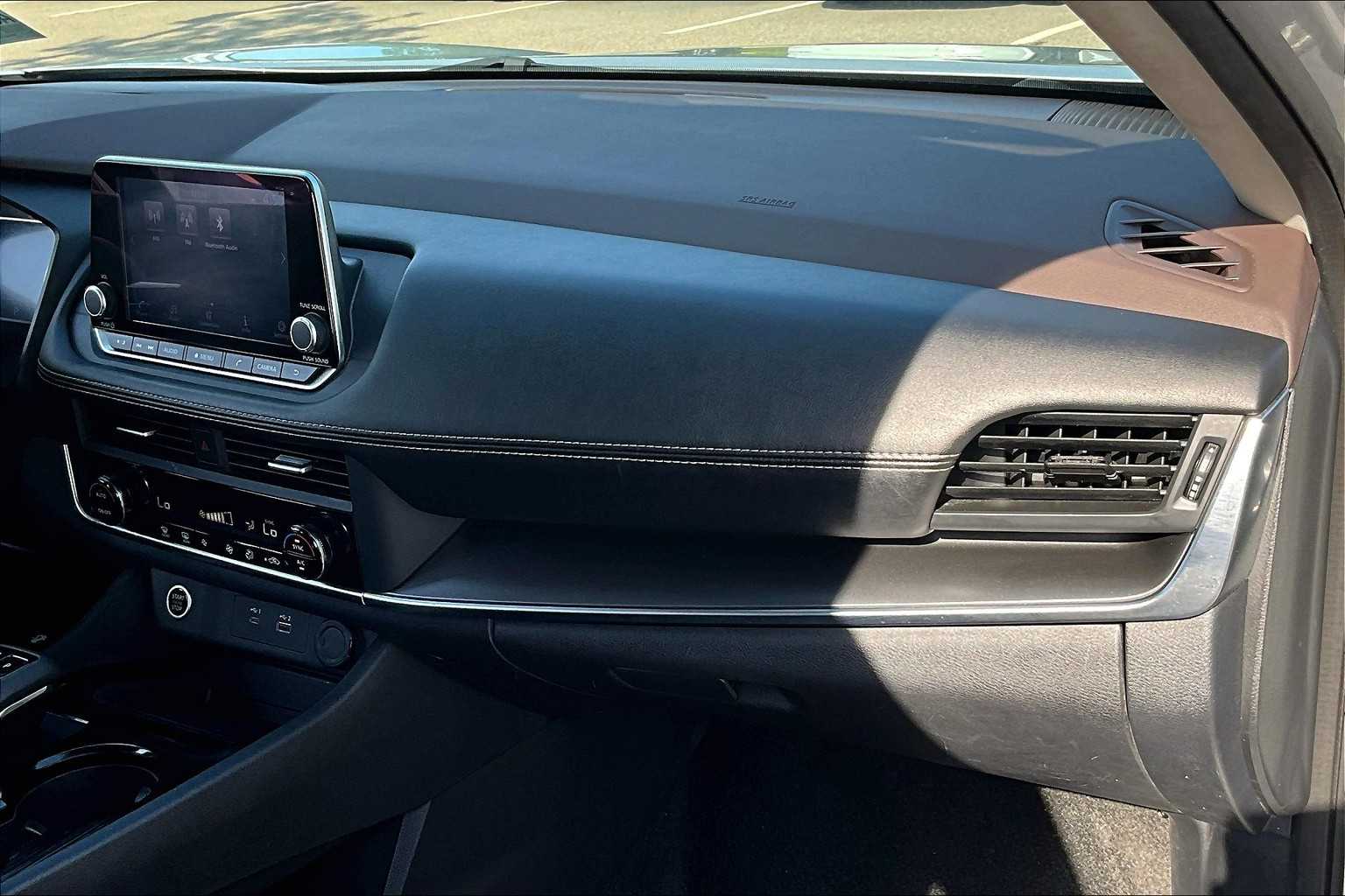 2023 Nissan Rogue SV - Photo 13