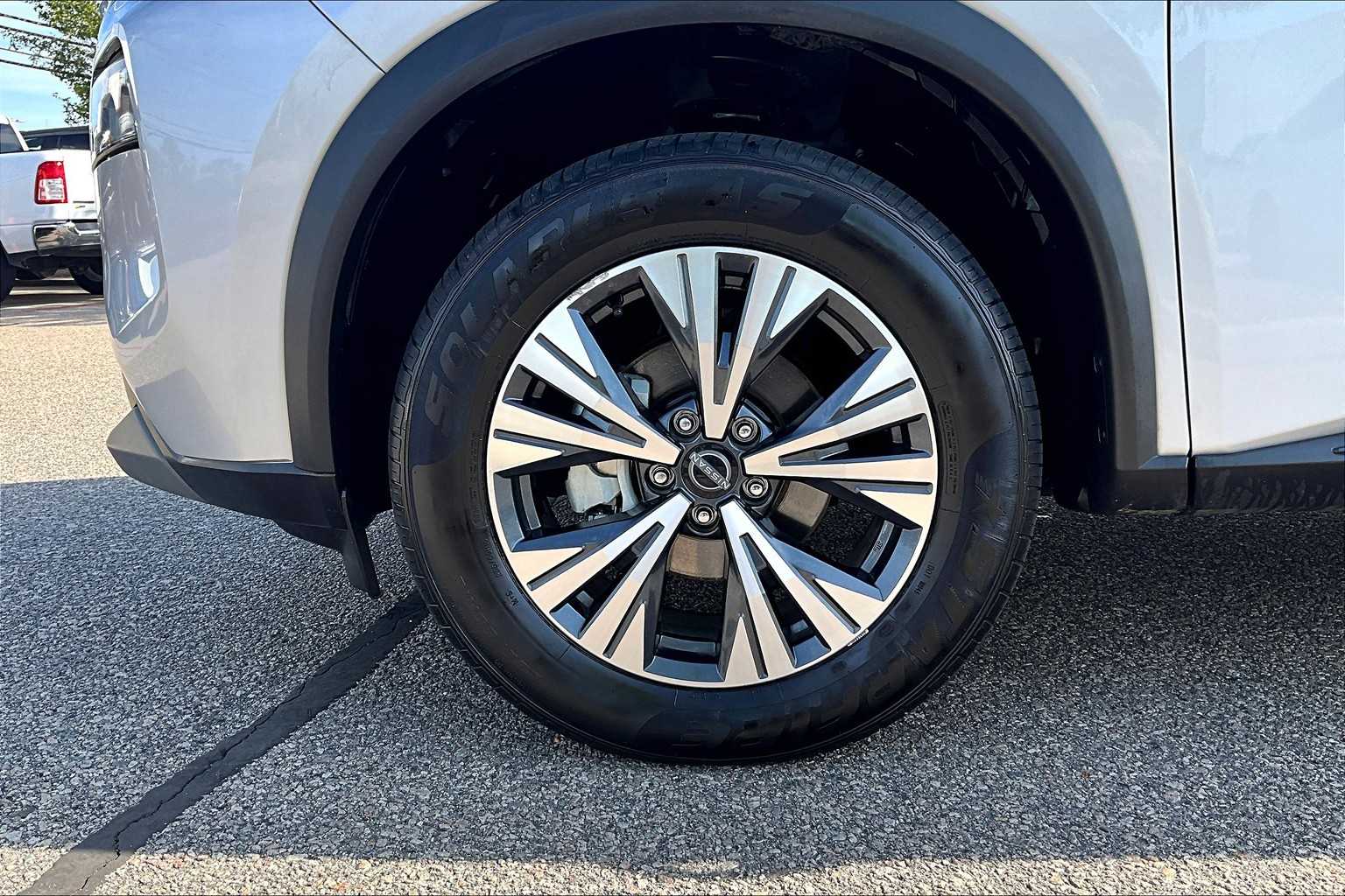 2023 Nissan Rogue SV - Photo 7