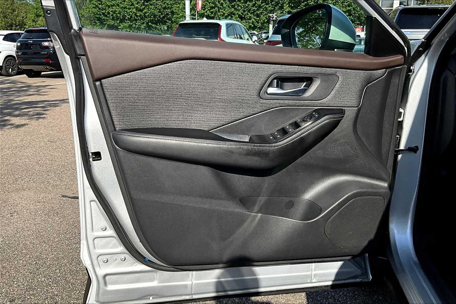 2023 Nissan Rogue SV - Photo 9
