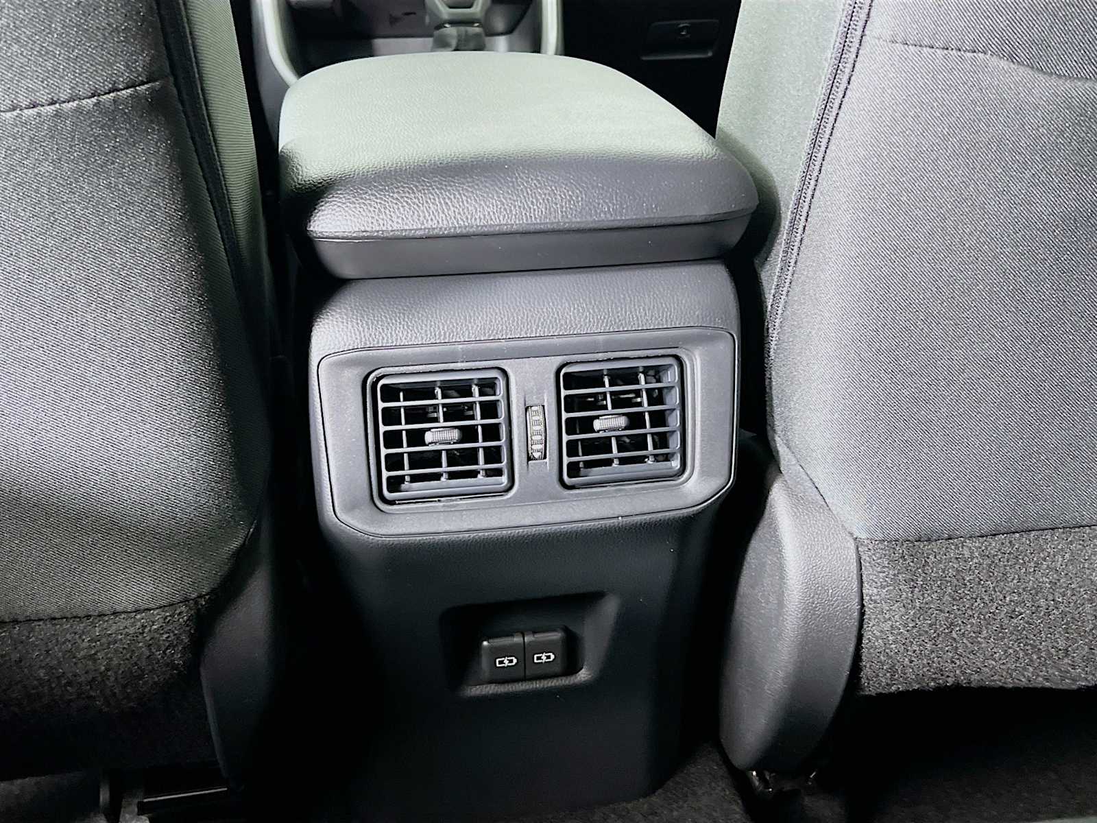 2025 Toyota RAV4 XLE - Photo 14