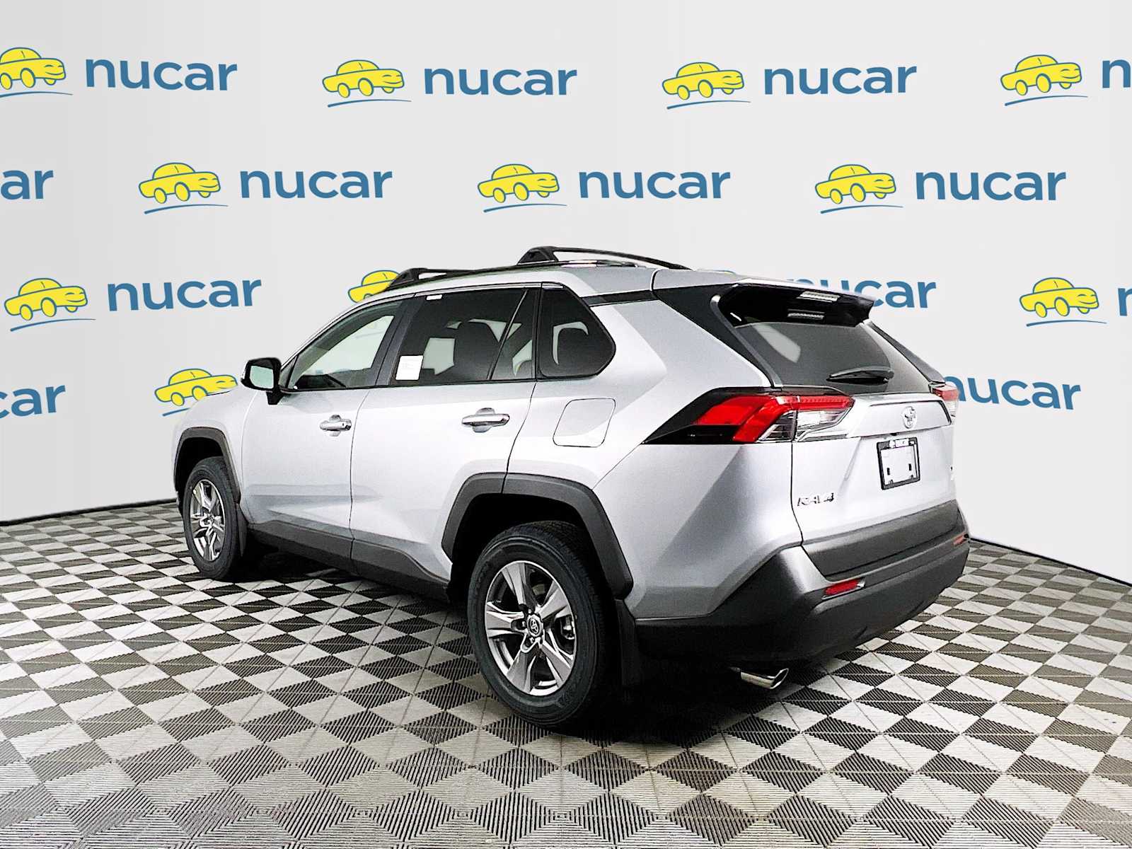 2025 Toyota RAV4 XLE - Photo 4