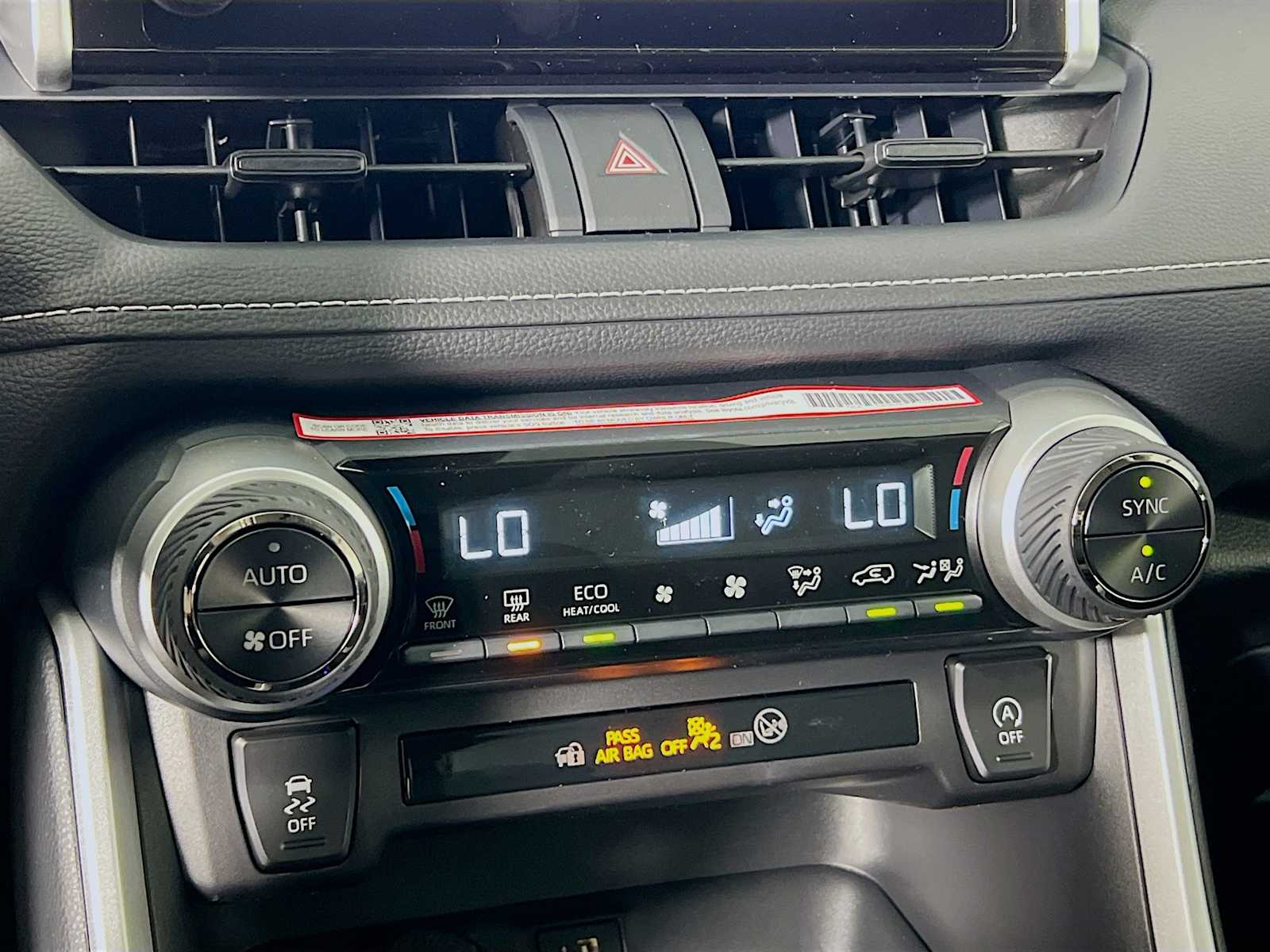 2025 Toyota RAV4 XLE - Photo 10