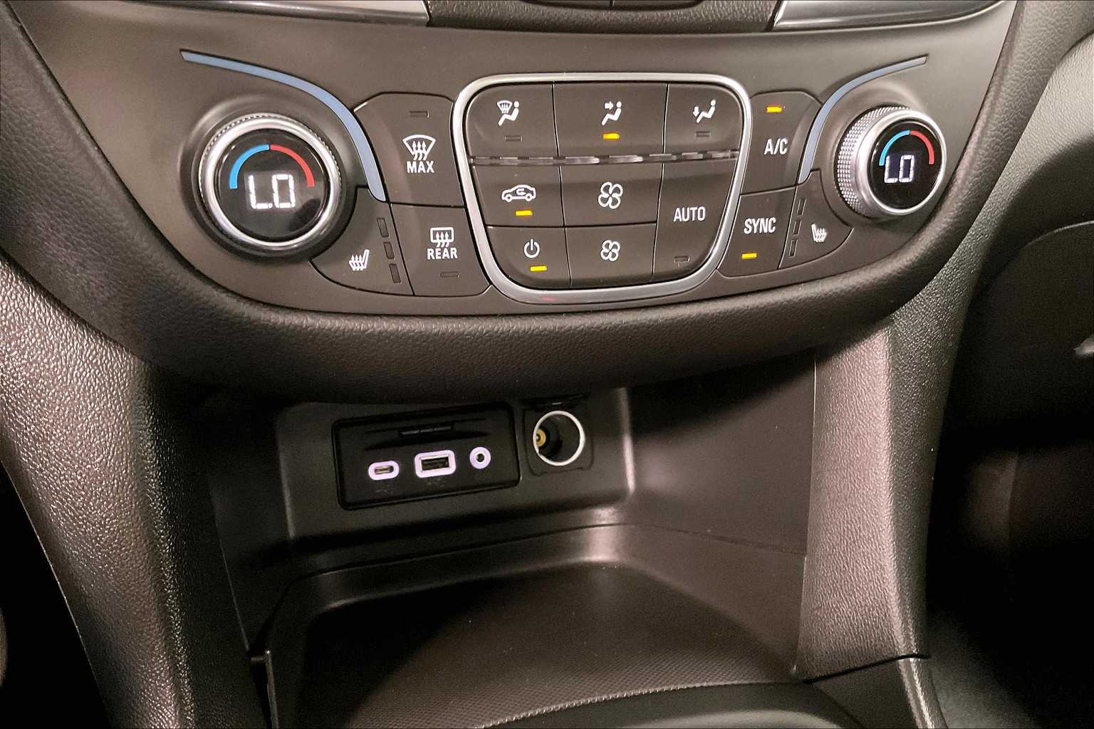 2022 Chevrolet Equinox LT - Photo 26