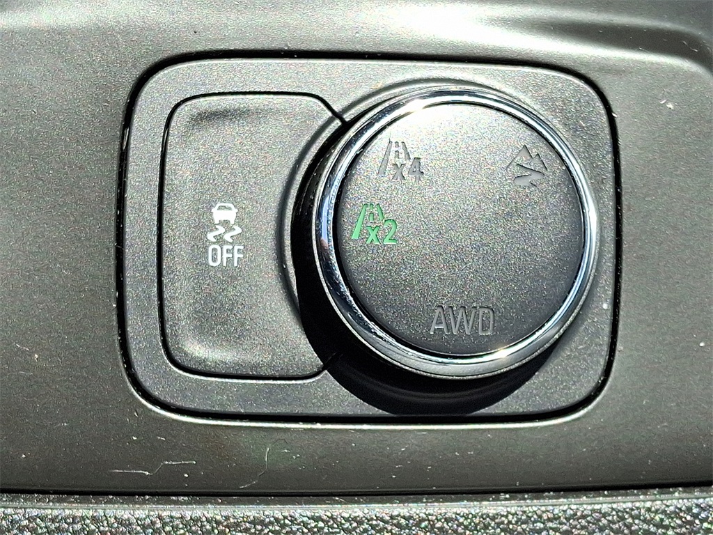 2020 Chevrolet Traverse LS - Photo 24