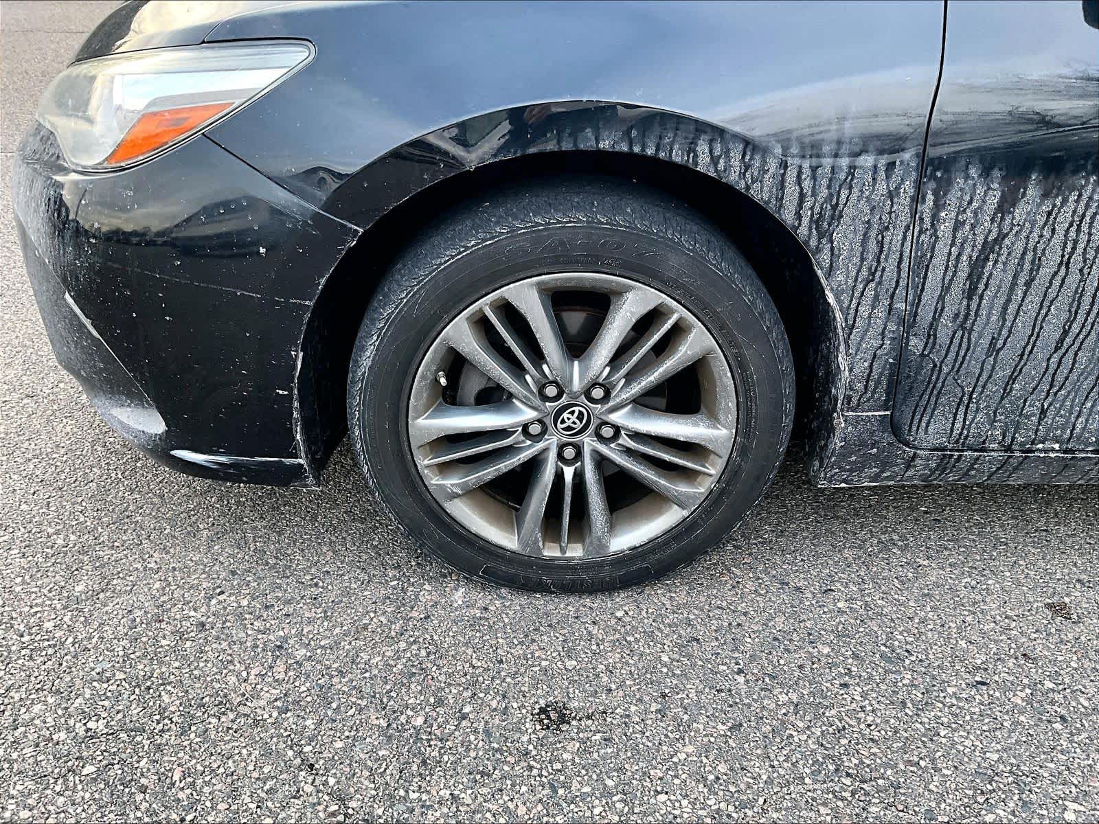 2017 Toyota Camry SE - Photo 4