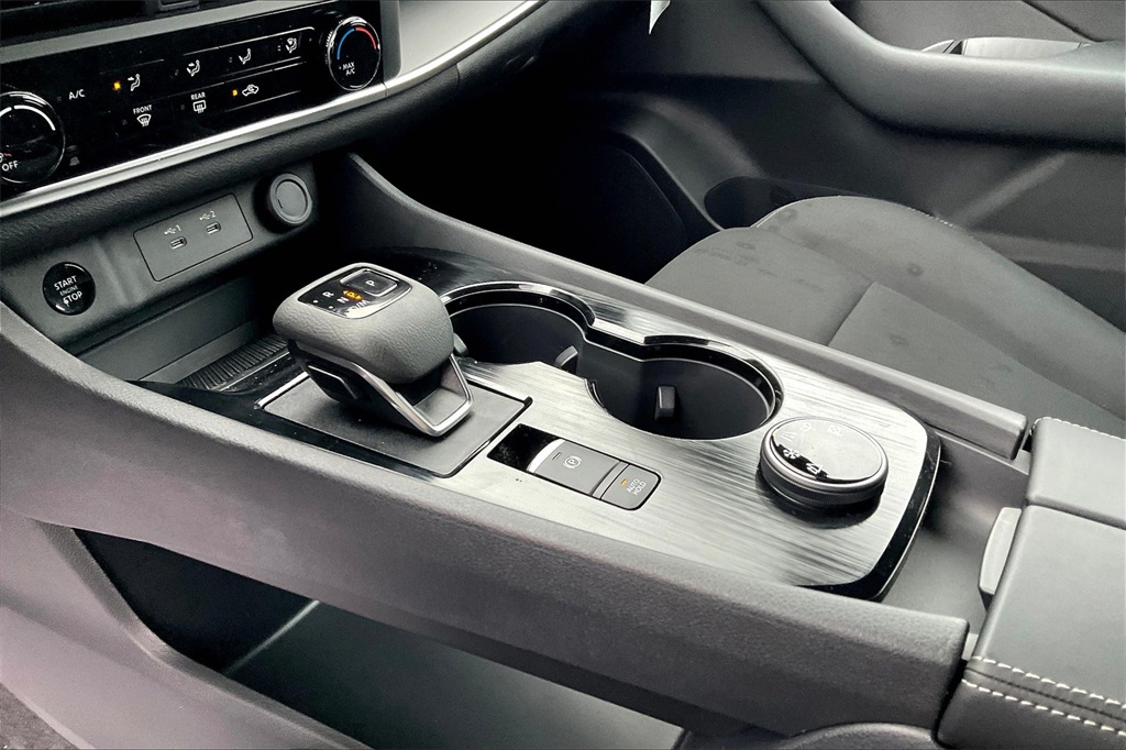 2025 Nissan Rogue S - Photo 14