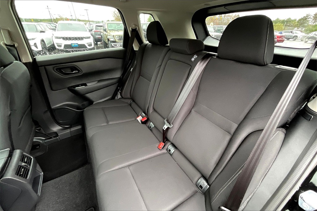 2025 Nissan Rogue S - Photo 15