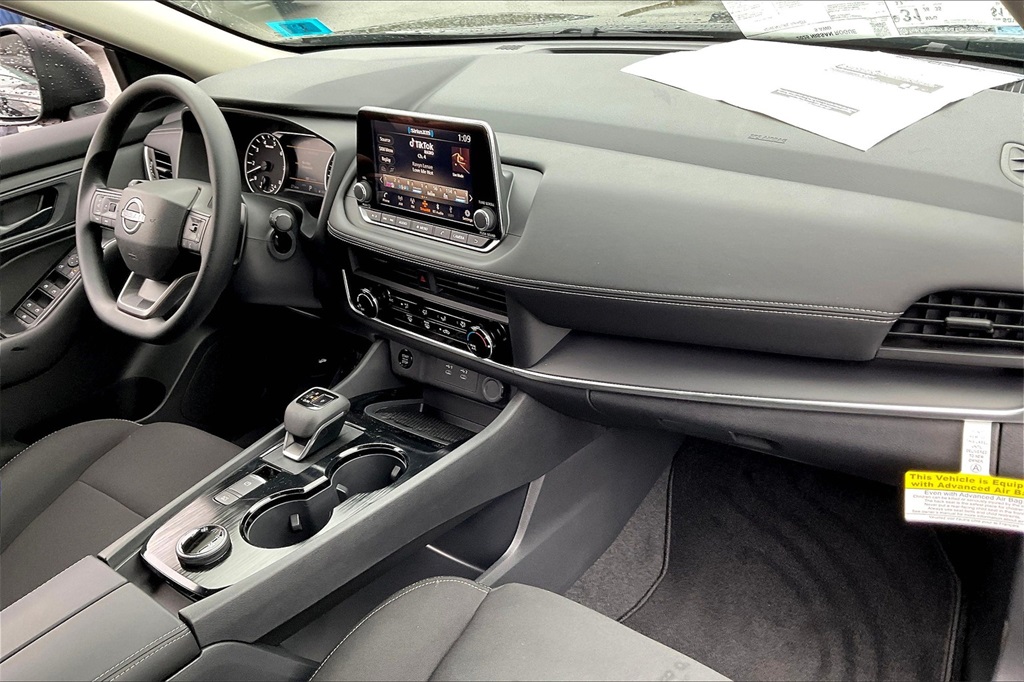 2025 Nissan Rogue S - Photo 10