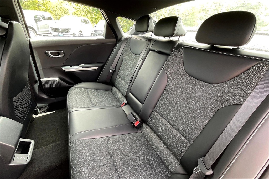 2025 Kia K4 GT-Line - Photo 15
