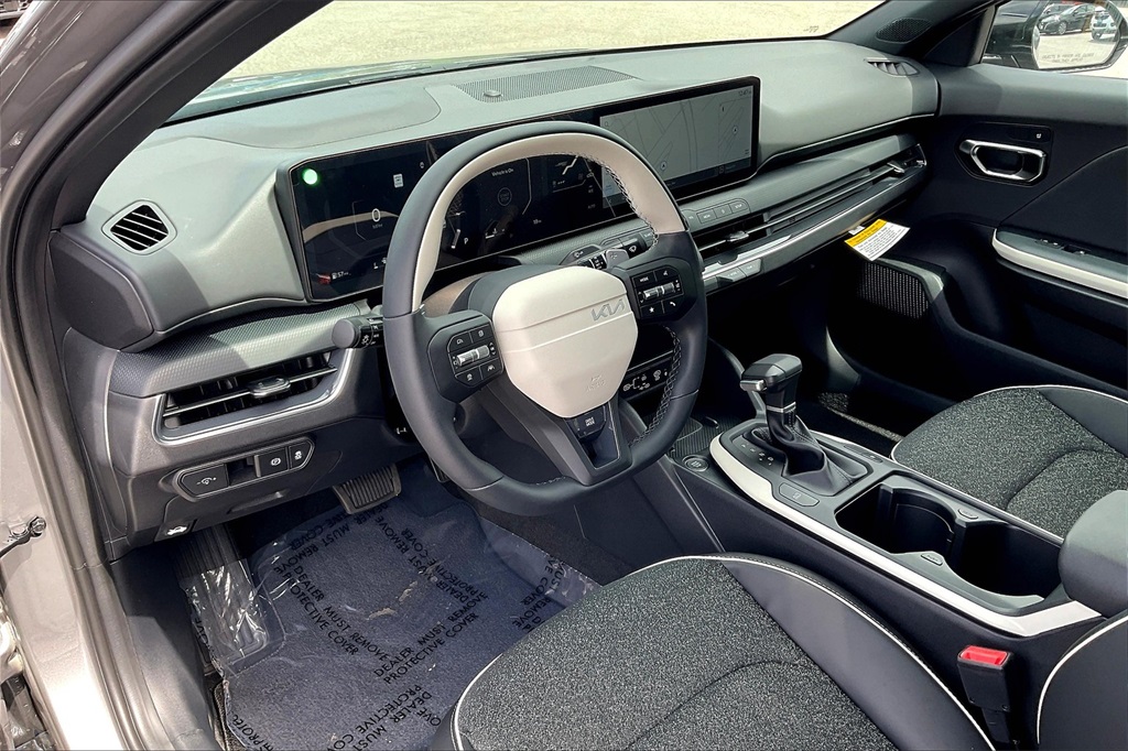 2025 Kia K4 GT-Line - Photo 9
