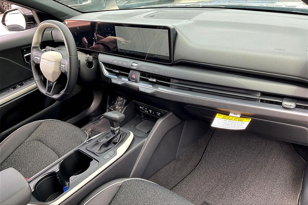 2025 Kia K4 GT-Line - Photo 10